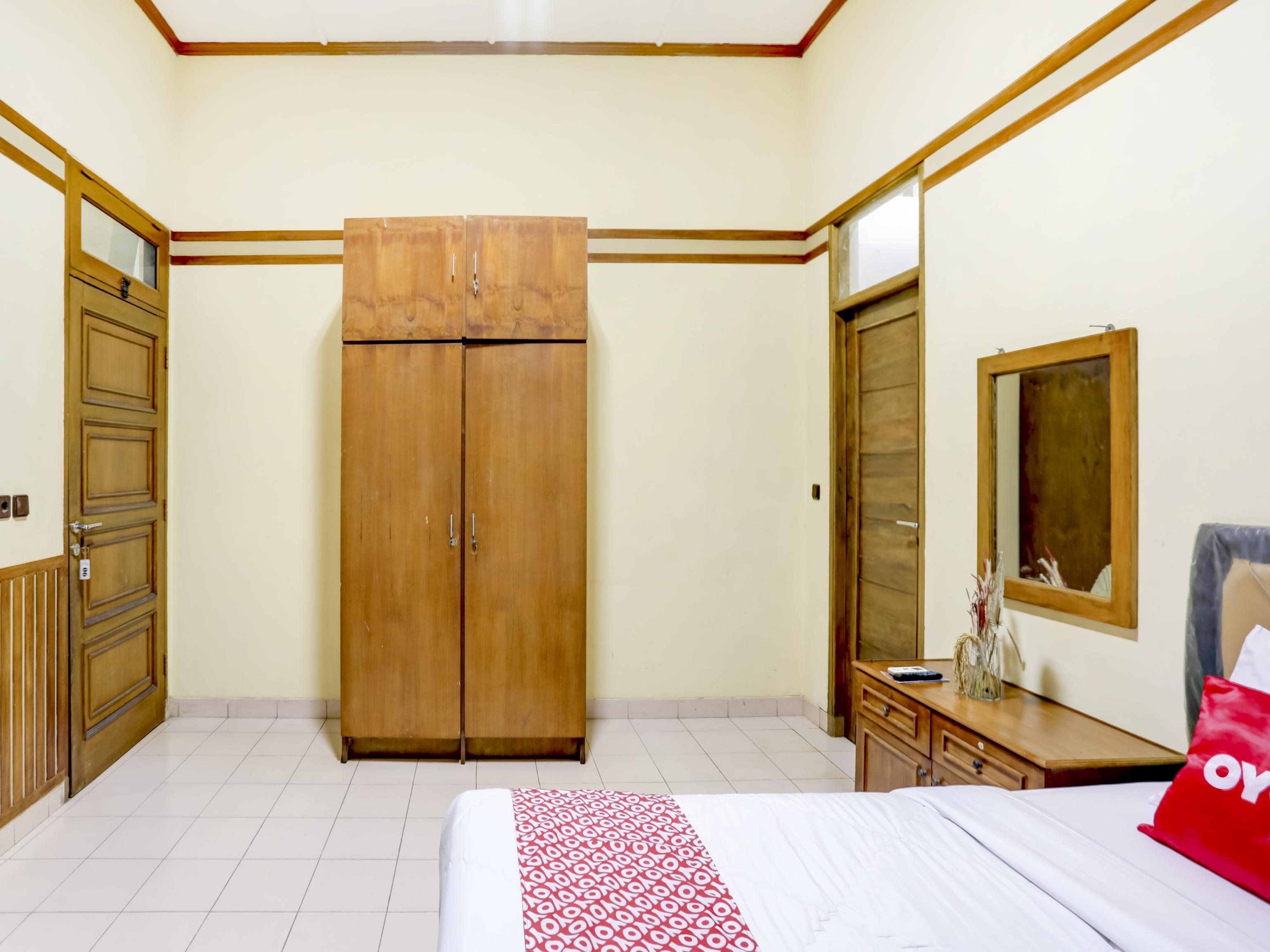 Oyo 90066 Tobana Pejaten House Jakarta Exterior photo