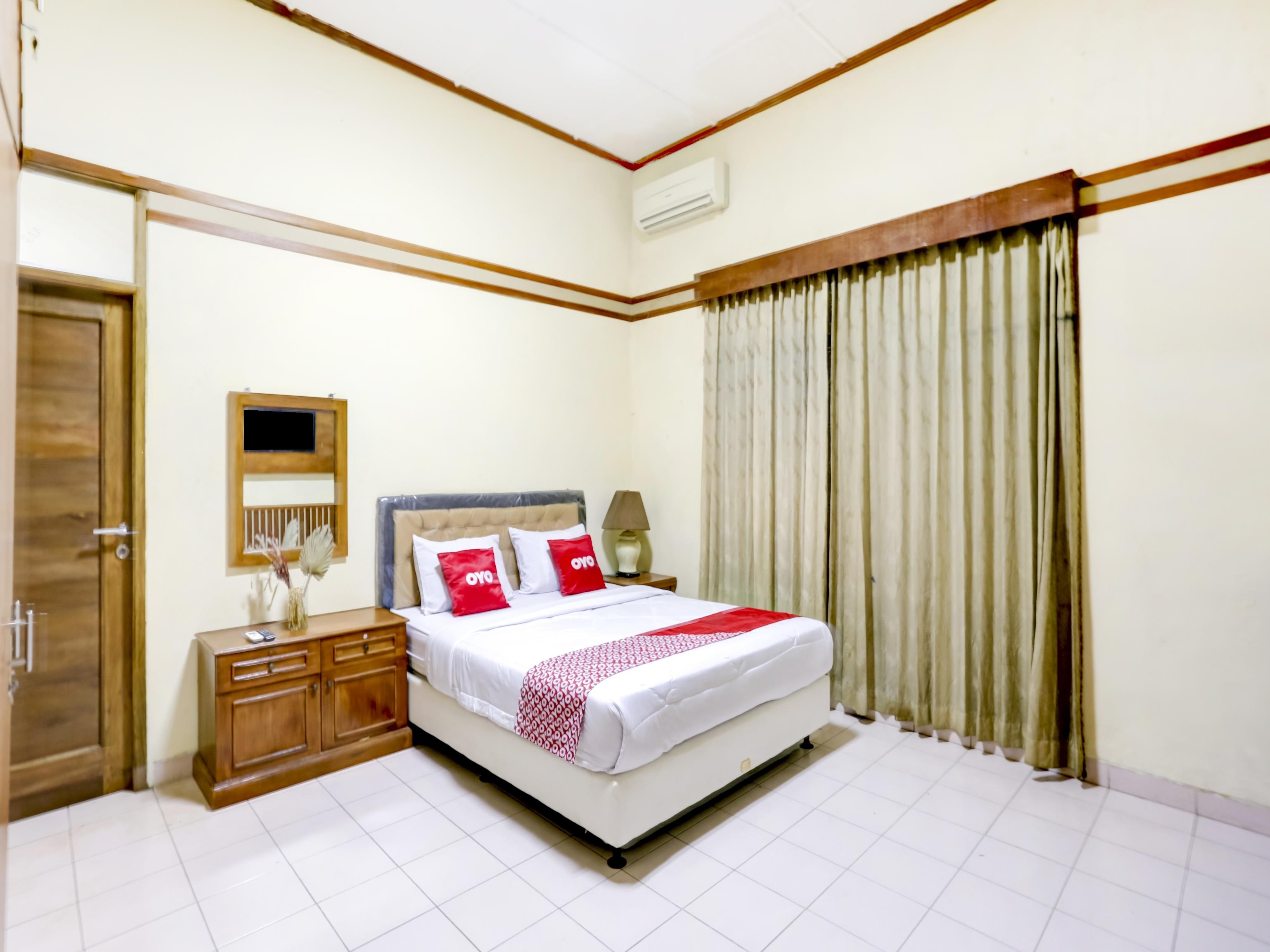 Oyo 90066 Tobana Pejaten House Jakarta Exterior photo