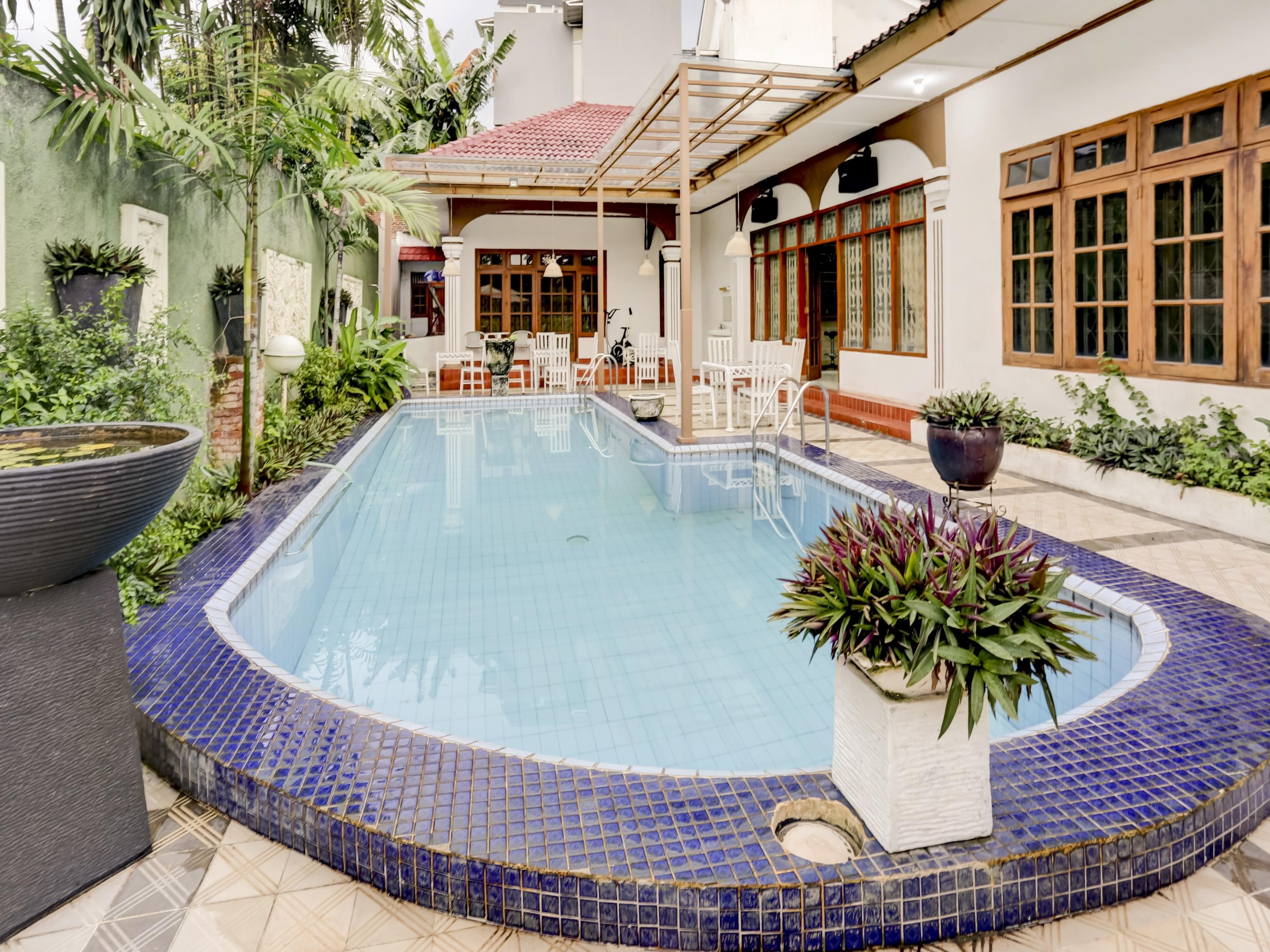 Oyo 90066 Tobana Pejaten House Jakarta Exterior photo