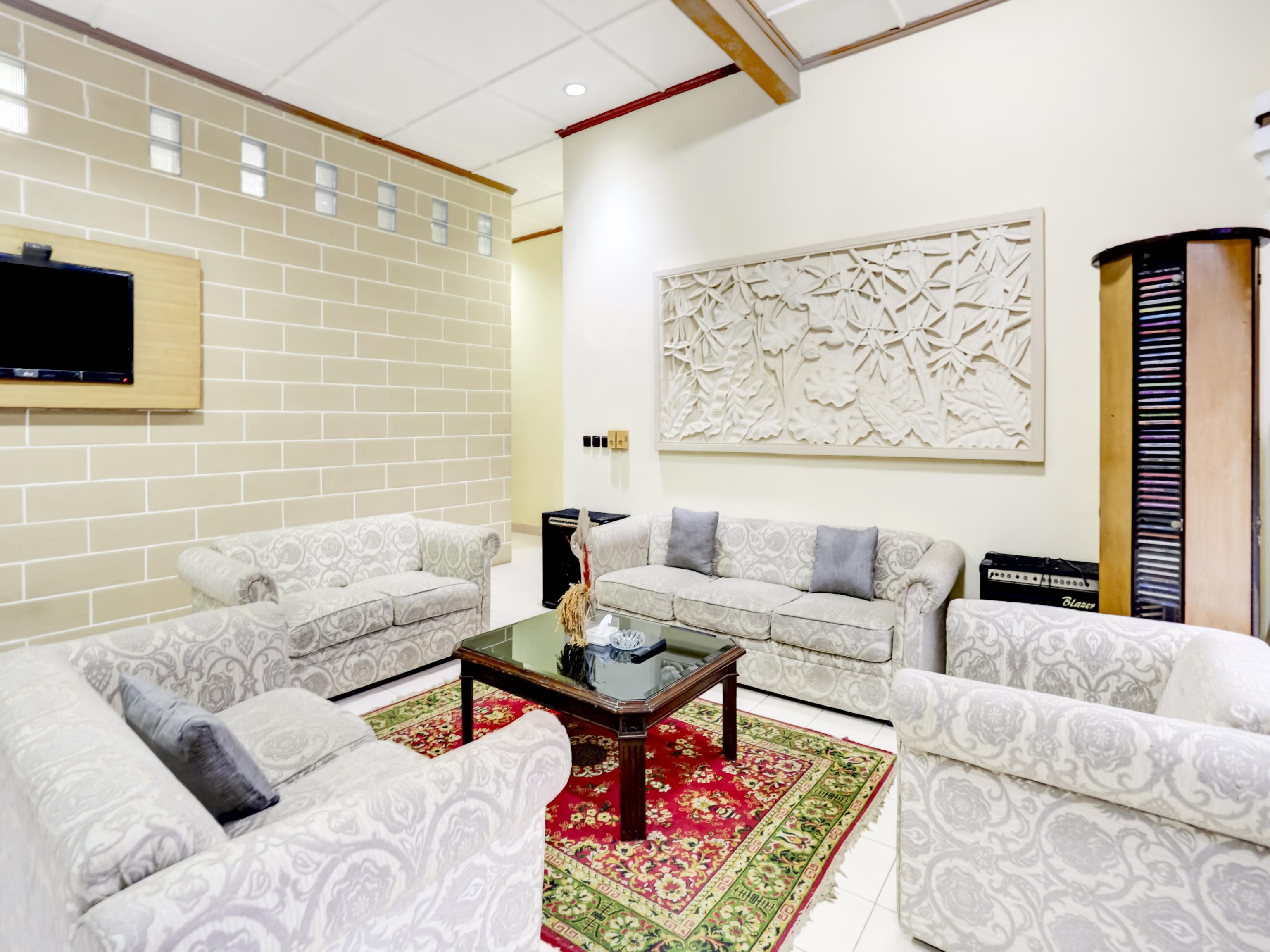 Oyo 90066 Tobana Pejaten House Jakarta Exterior photo